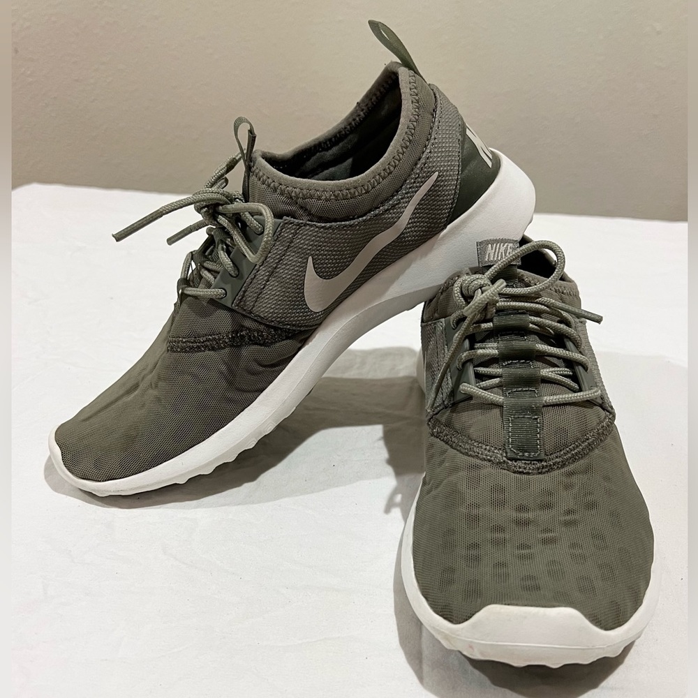 Nike Juvenate Women's Athletic Running Sneaker - Dark Gray